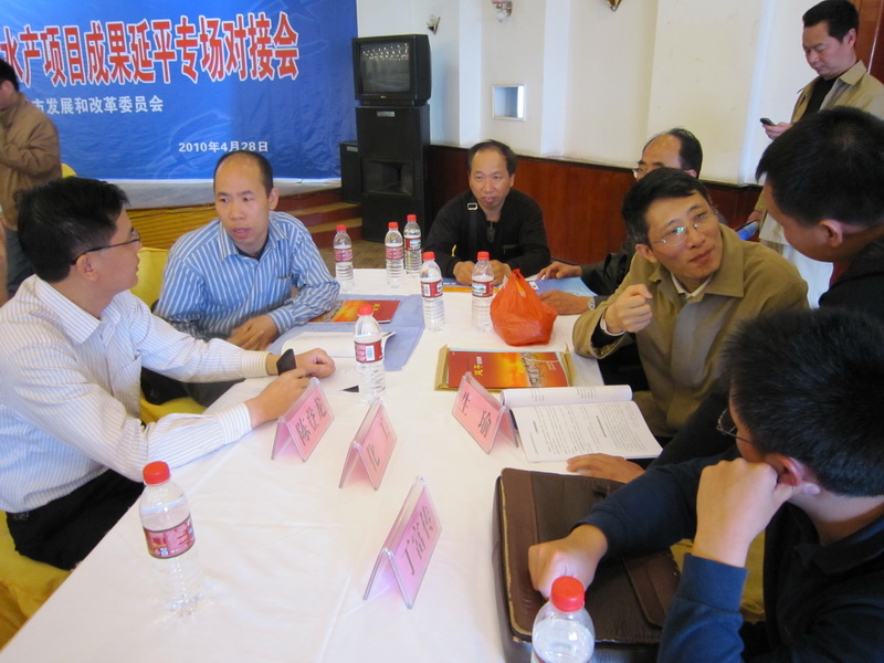 企业代表与必一在线平台（中国）官网教授现场交流